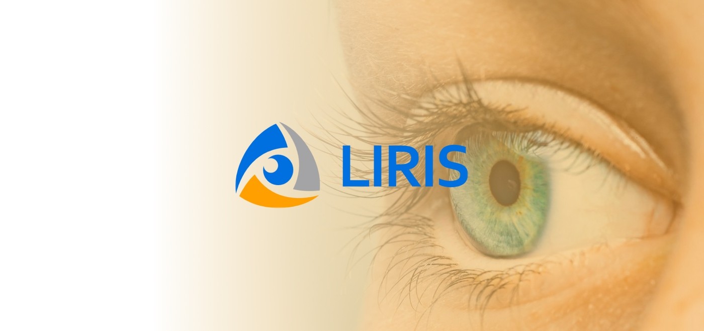 E-commerce homepage featuring product grid