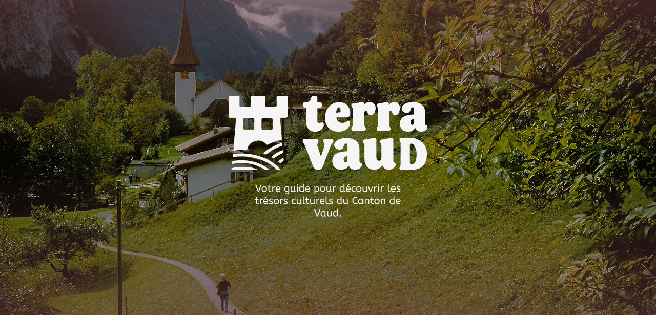 E-commerce homepage featuring product grid